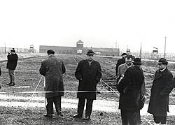 Bei der Augenscheinnahme des Tatorts.