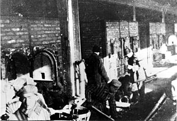 Krematorien - Häftlinge bei Bauarbeiten